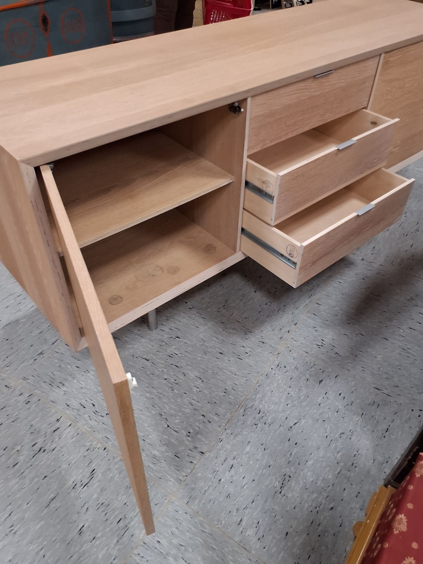 Stor lys kommode